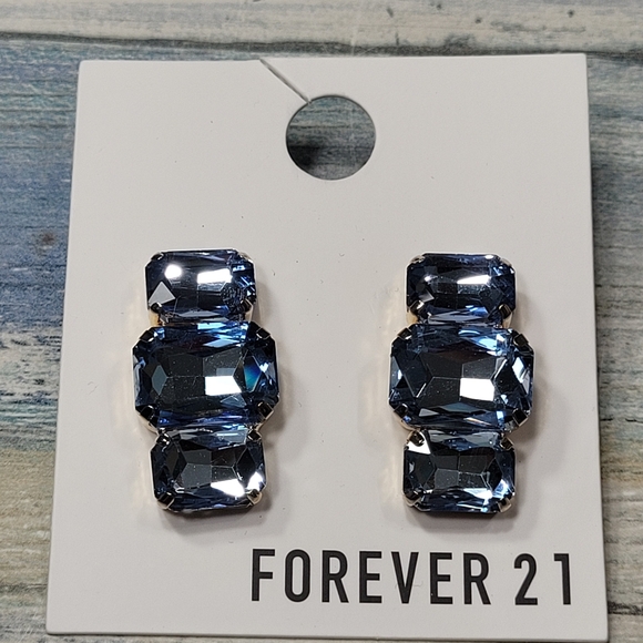 Forever 21 Jewelry - Forever 21 Blue Sparkling Stud Earrings